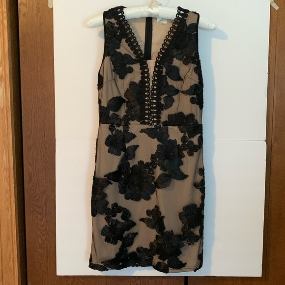 ❤️VENUS Black Lace Overlay Bodycon Dress Size 8 - Picture 2 of 10